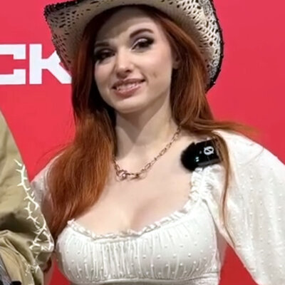 Amouranth (Kaitlyn)